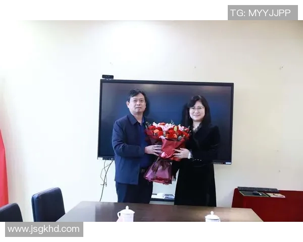 深度探讨刘丽在英雄联盟中的成长与挑战人生旅程实时新闻